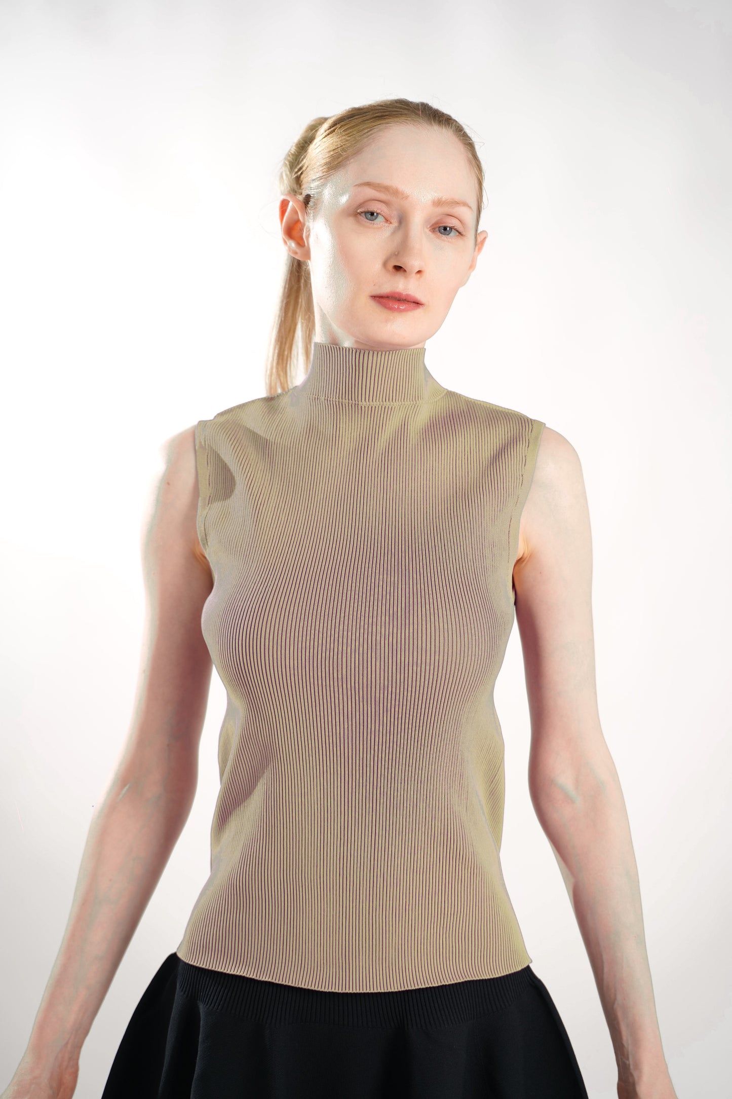 BASIC SLEEVELESS TOP JANUARY