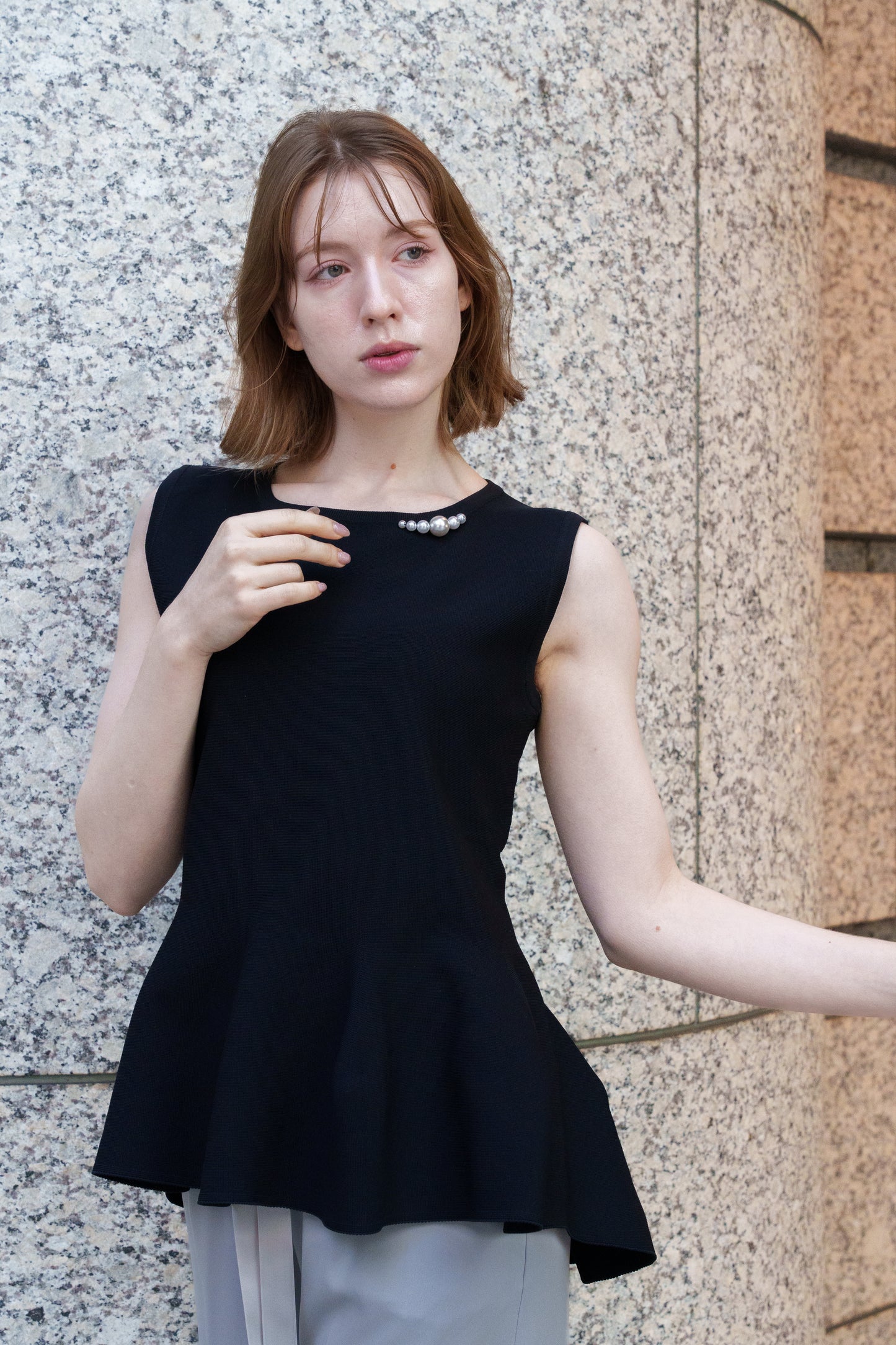 PEARL SLEEVELESS TOP
