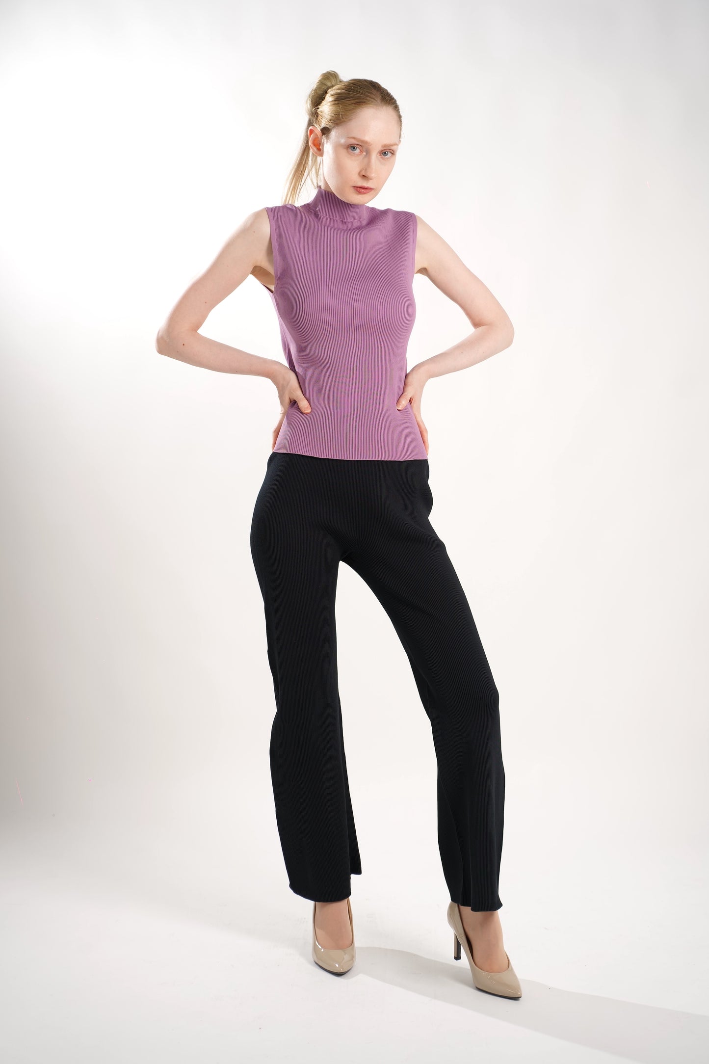 BASIC SLEEVELESS TOP