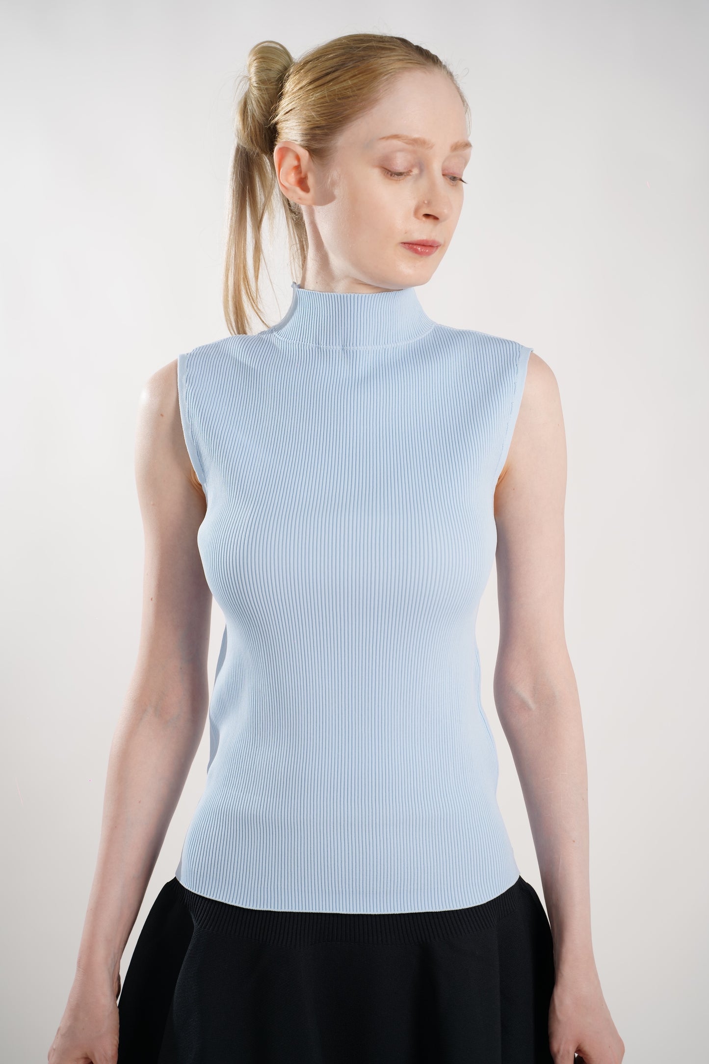 BASIC SLEEVELESS TOP