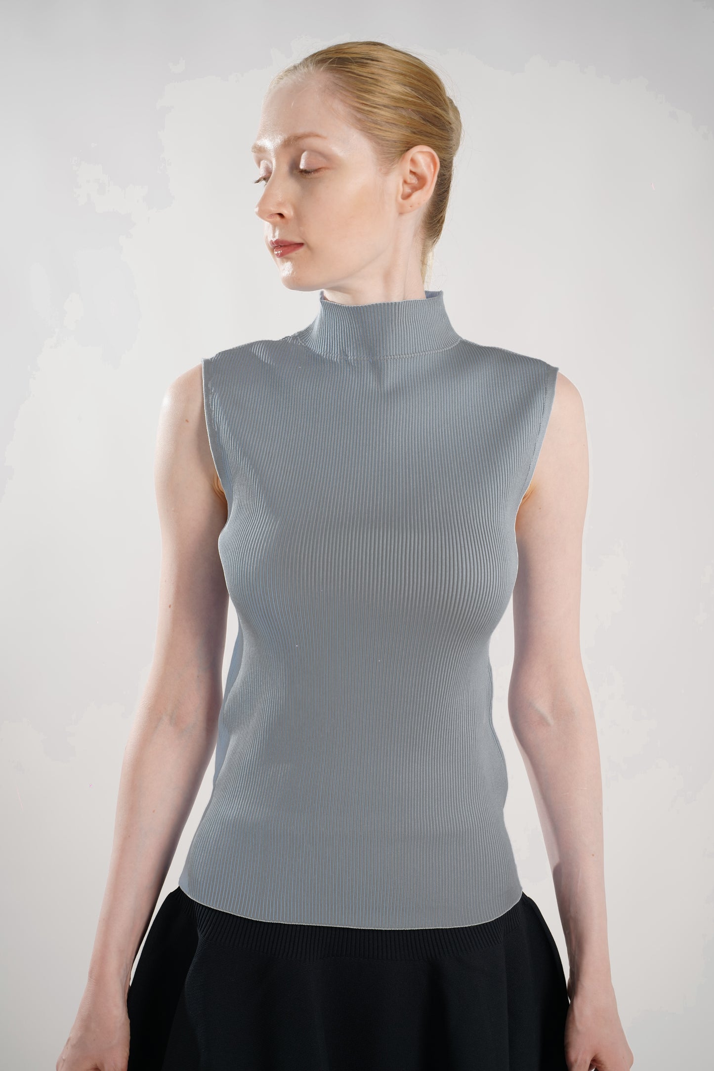 BASIC SLEEVELESS TOP JANUARY