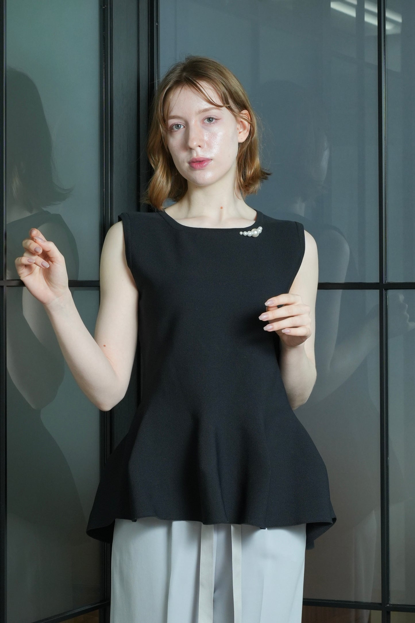 PEARL SLEEVELESS TOP