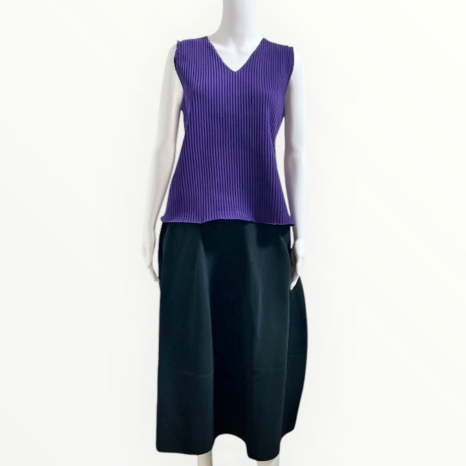 V SLEEVELESS TOP