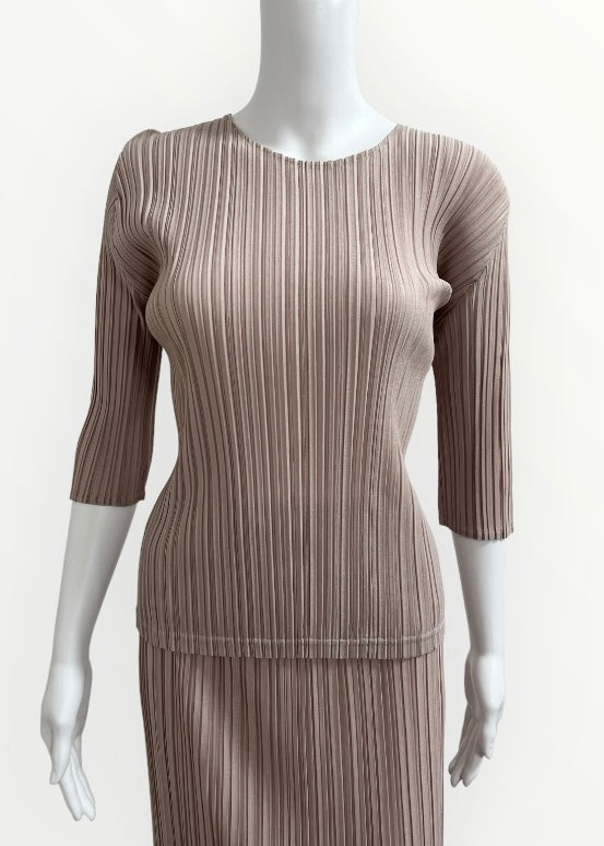 STREAM PLEATS TOP