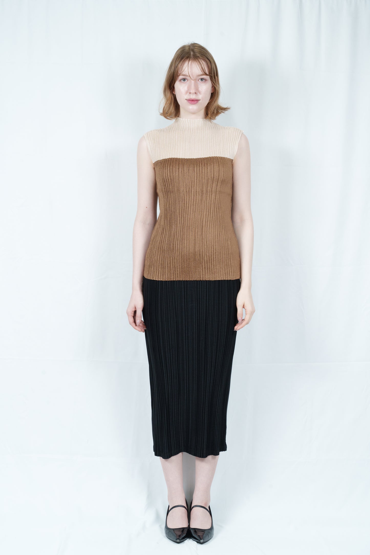 BICOLOR SLEEVELESS TOP