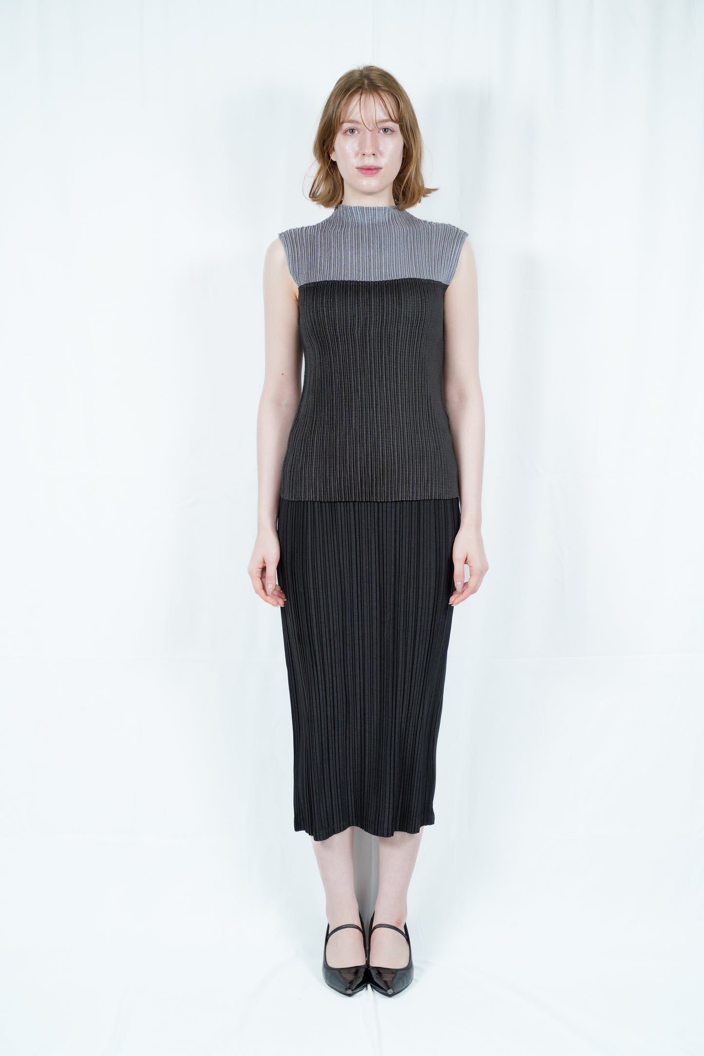 BICOLOR SLEEVELESS TOP